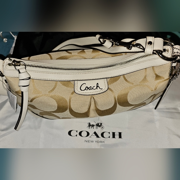 Coach# 19731 Park signature duffle bag purse, with duster bag. - Picture 6 of 8